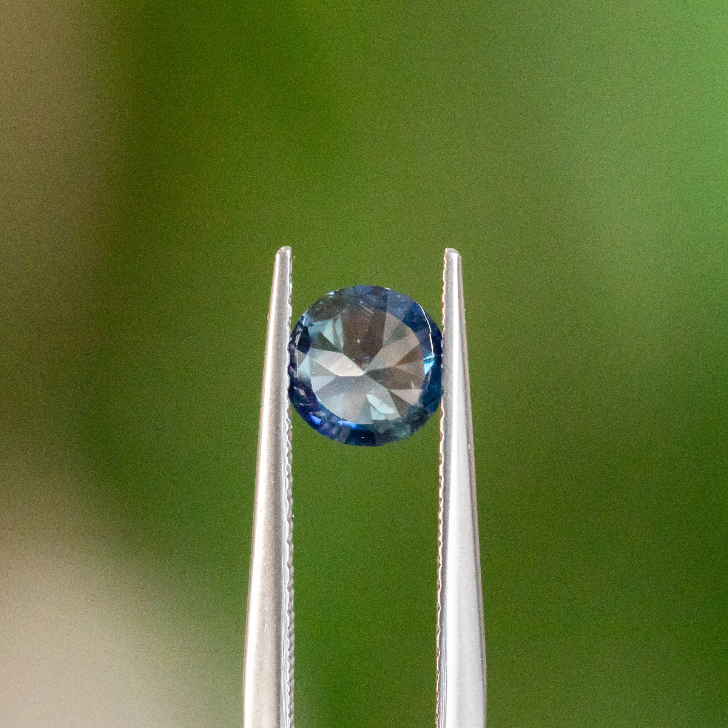 1.03CT ROUND NIGERIAN SAPPHIRE, DEEP OCEAN BLUE, 6.15X3.81MM, UNTREATED