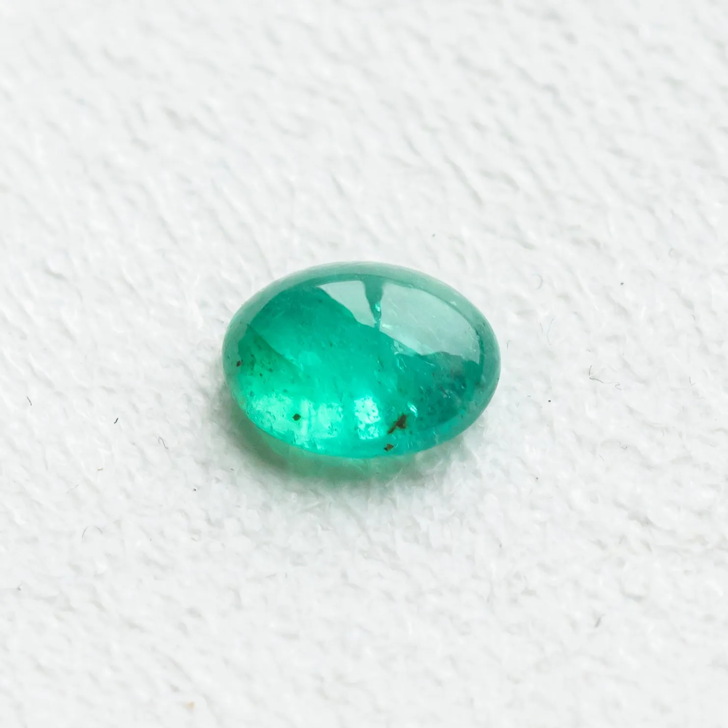 1.70CT OVAL CABOCHON ZAMBIAN EMERALD, NEON GREEN, 9.04X6.98X3.80MM