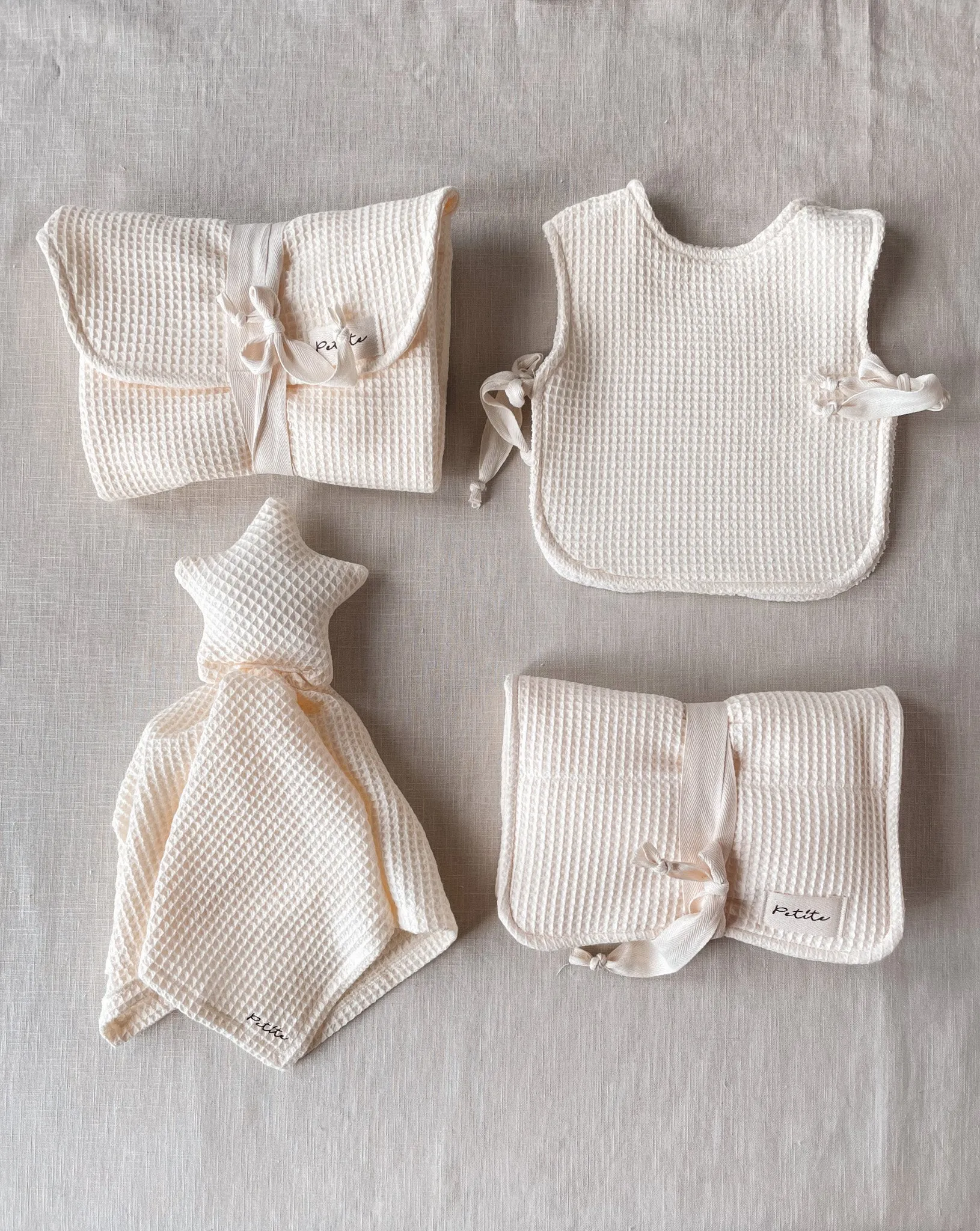 Baby & toddler bib / vanilla