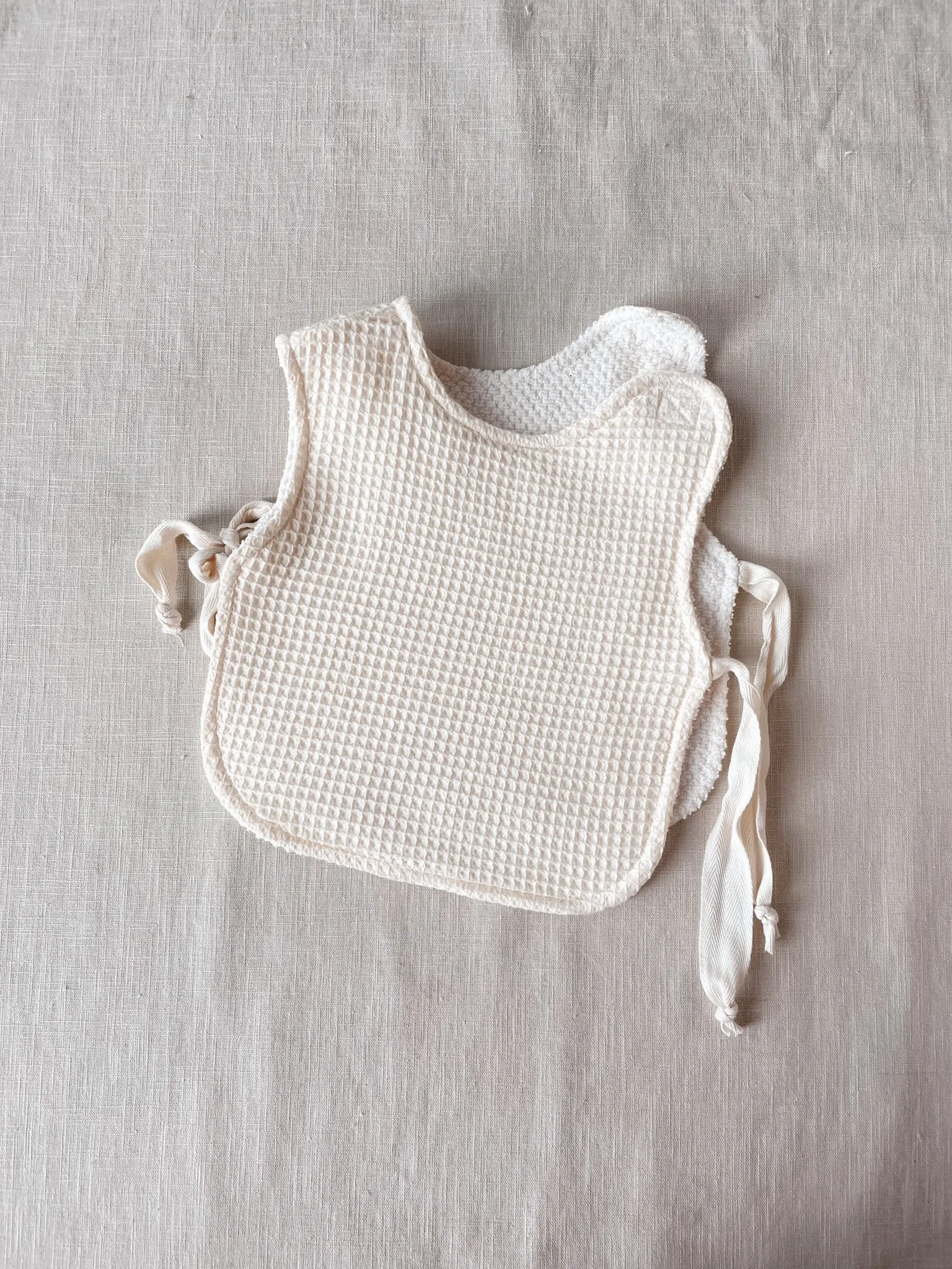 Baby & toddler bib / vanilla